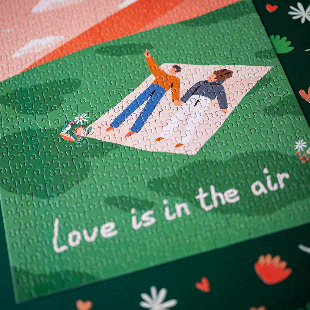 LOVE IS IN THE AIR Puslespil med 500 brikker – hele puslespillet på grøn baggrund