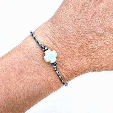 LYSEGRØN FIRKLØVER Charm Armbånd