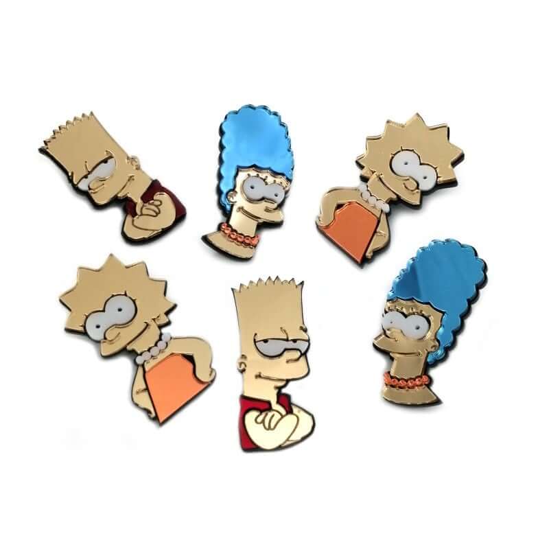 MARGE SIMPSON Ørestikker. Inspirationsbillede: Samlet billede med forskellige figurer fra The Simpsons.