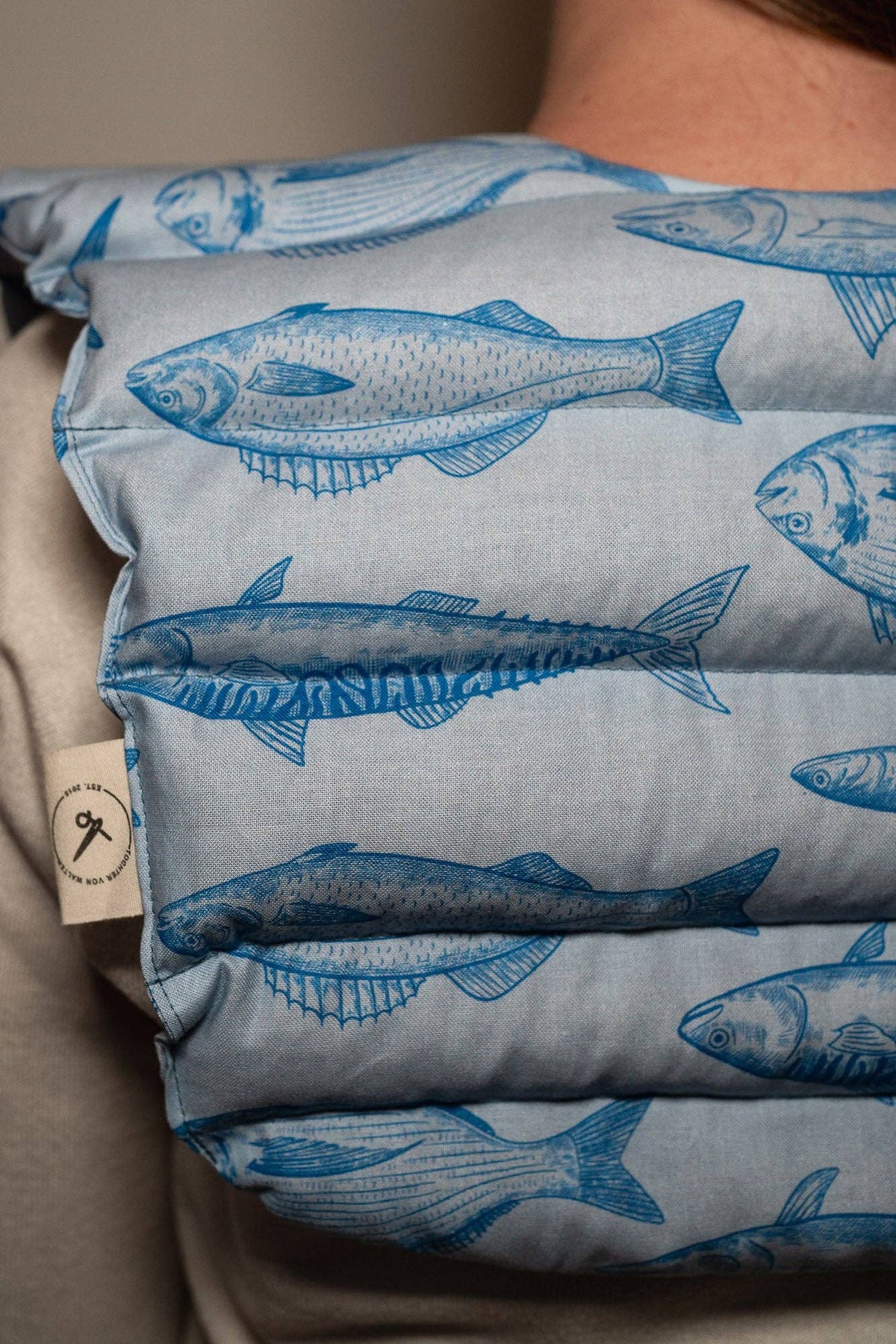 BLÅ FISK Varmepude til skuldre