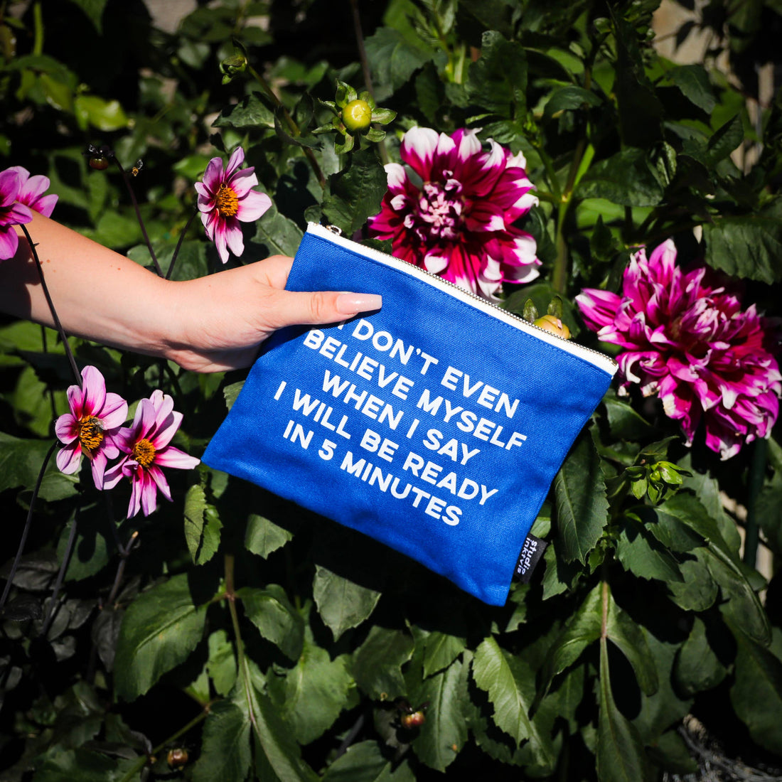 I dont even believe makeup pung blå