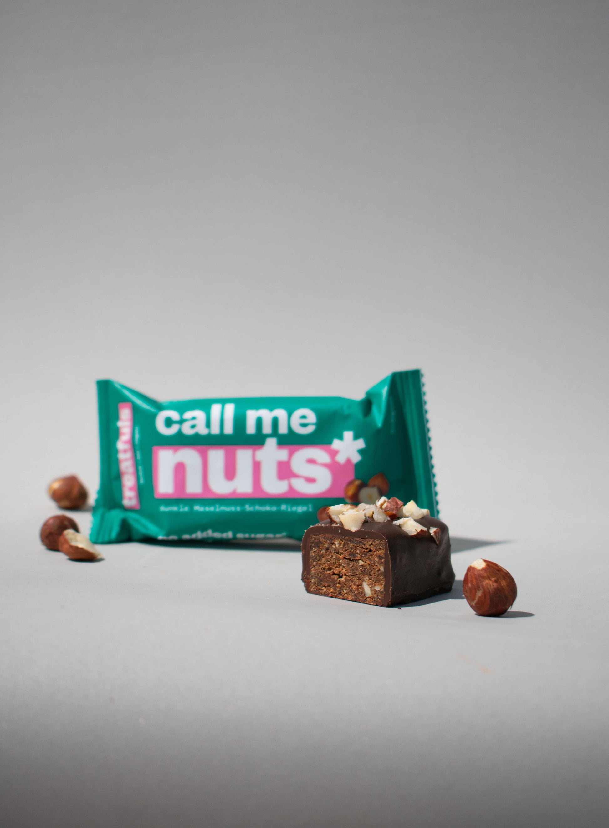 CALL ME NUTS Økologisk Mørk Chokolade med Hasselnødder, vegansk
