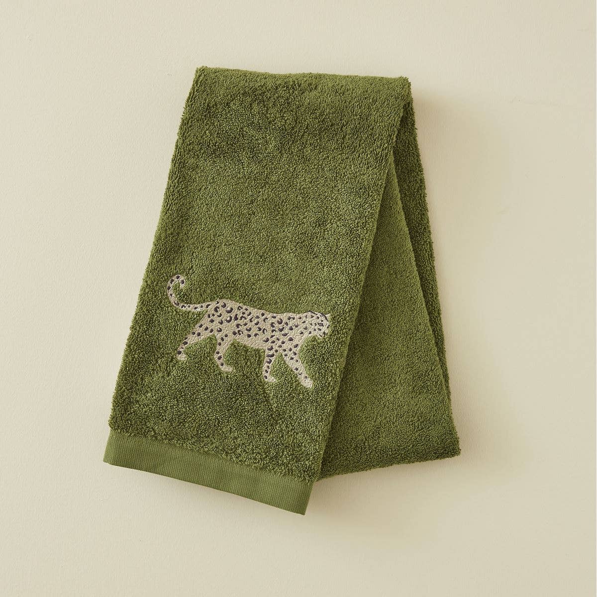 Kaki håndklæde med leopard broderi