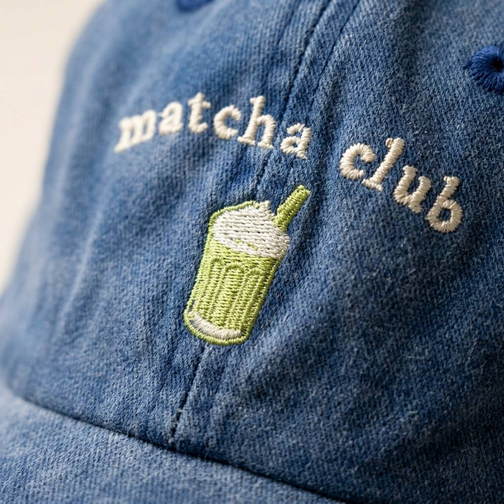 MATCHA CLUB Blå Broderet kasket i Øko Bomuld