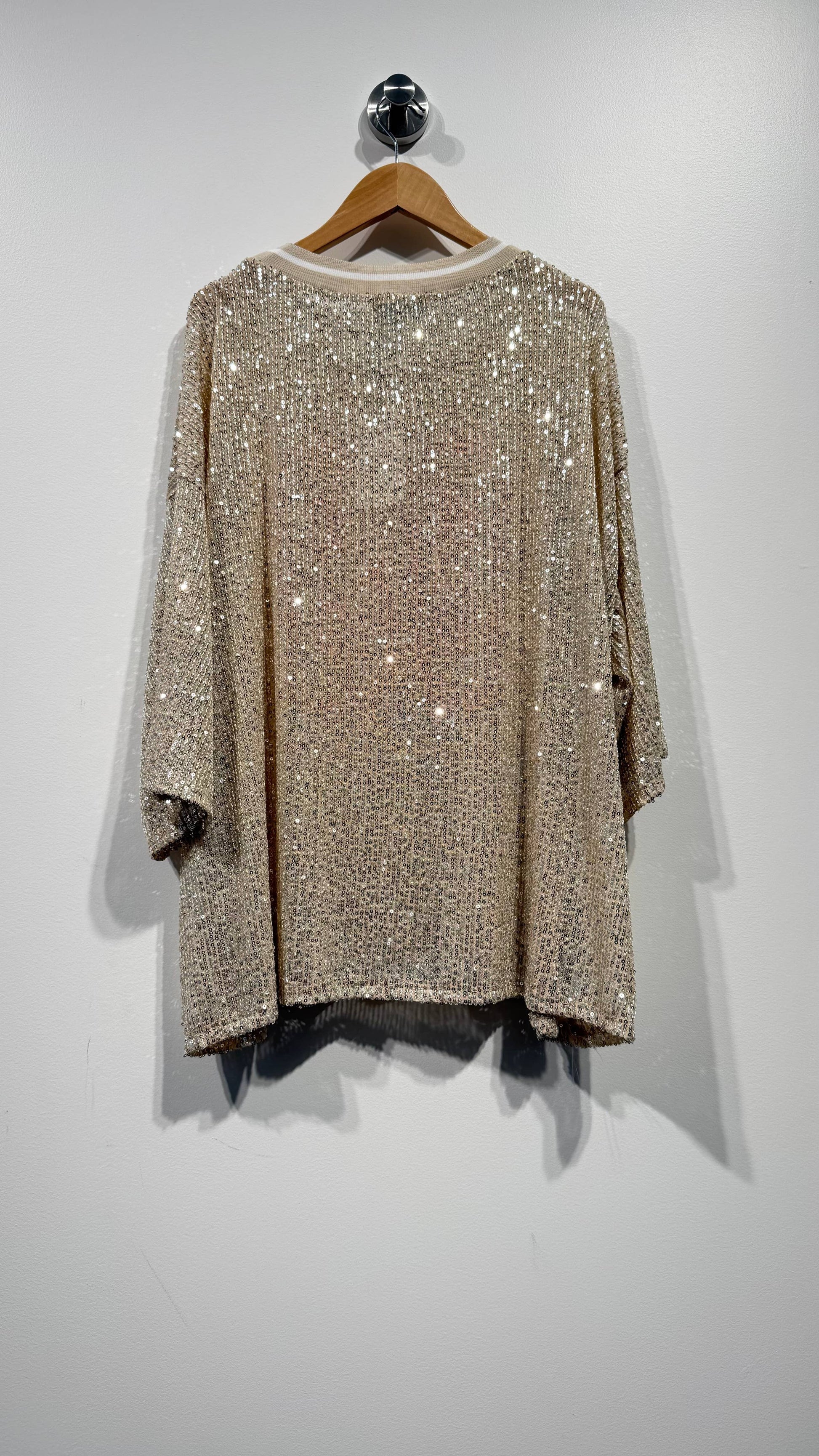 OVERSIZED 08 SØLV Paliet Top str 42 til 48 plus size