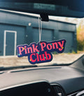 Pink Pony Club duftfrisker hængende i bil