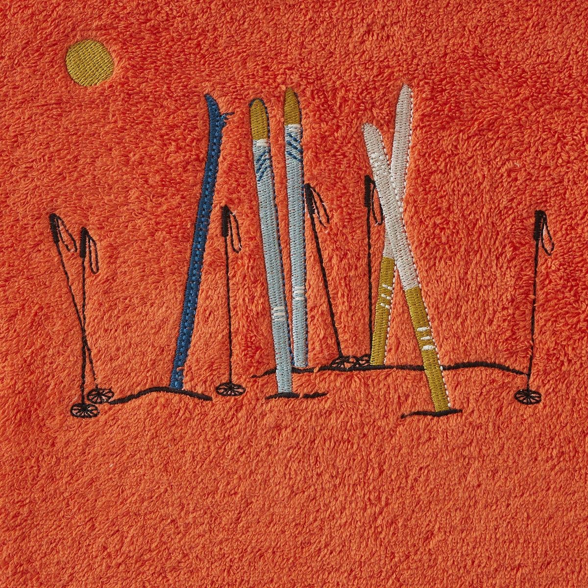 Rødt håndklæde med ski motiv