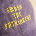 SMASH THE PATRIARCHY Lilla Broderet Kasket med guld tekst