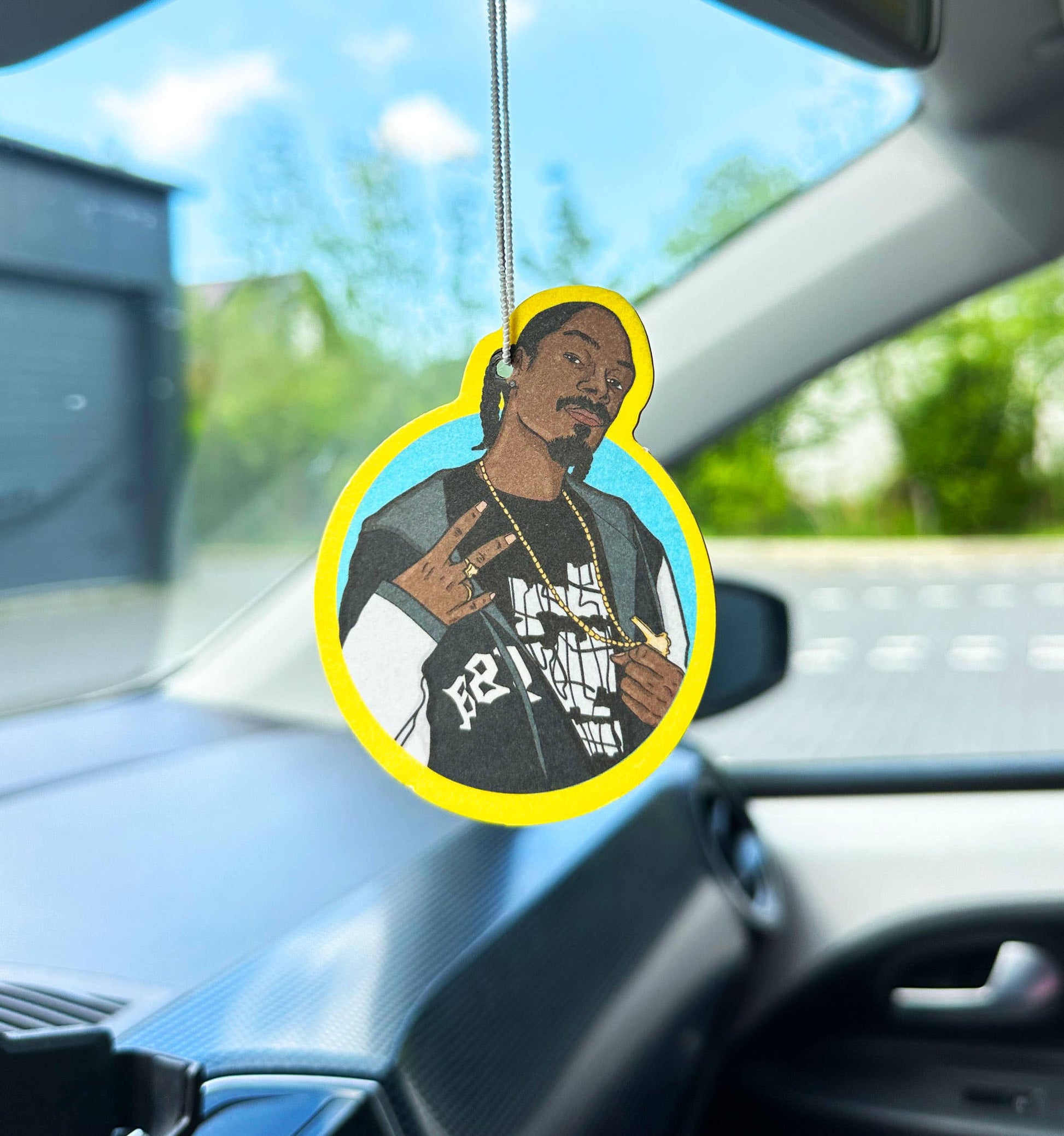 Snoop inspireret duftfrisker hængende i bil