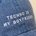 TECHNO IS MY BOYFRIEND Blå Broderet Denim Cap i Økologisk Bomuld
