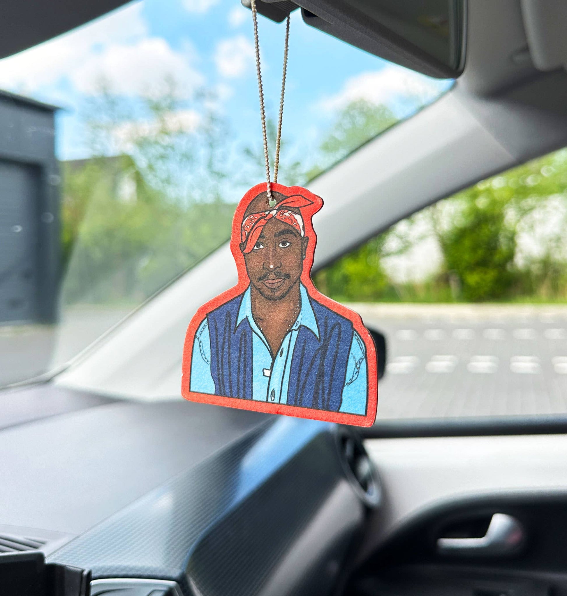 Tupac inspireret duftfrisker hængende i bil