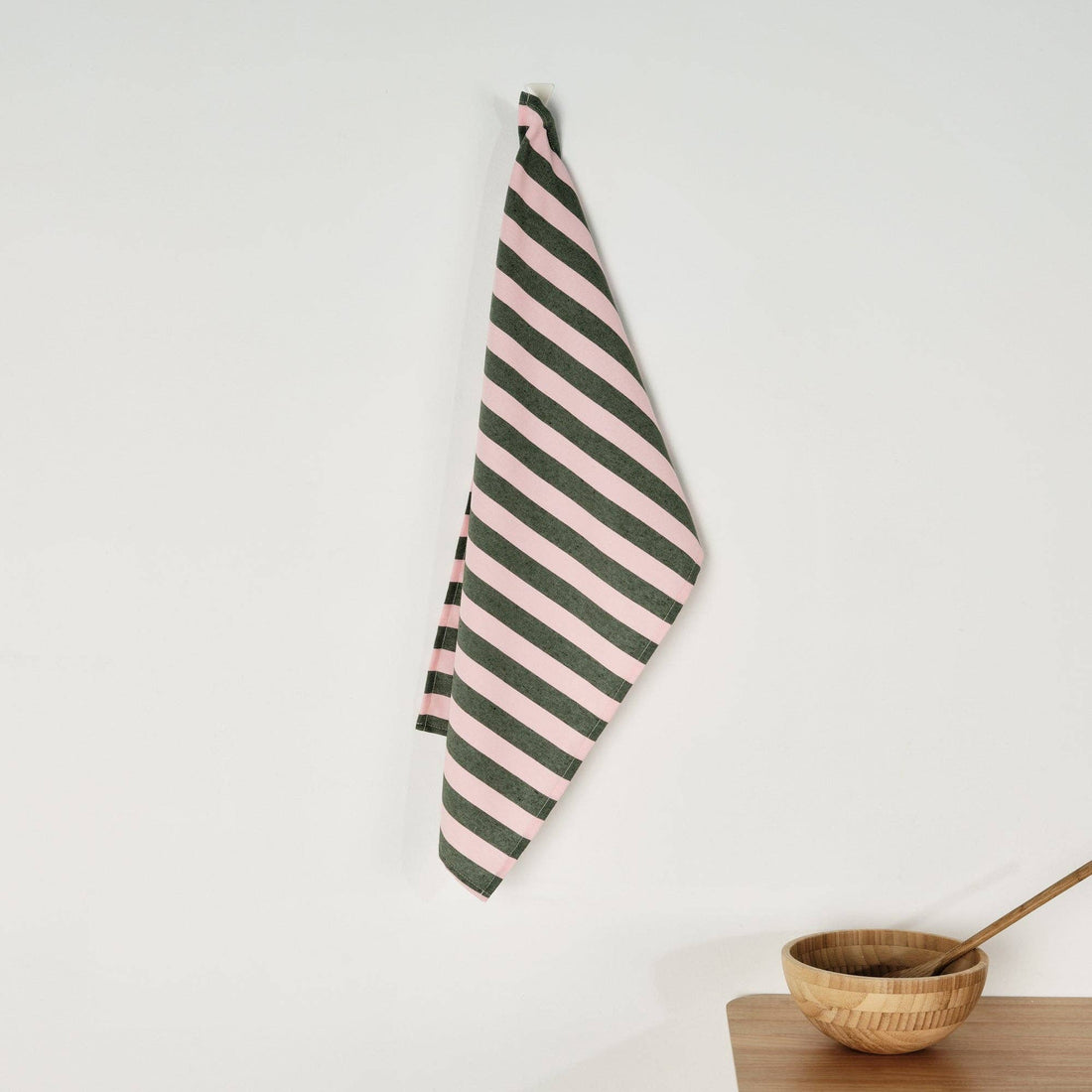 Viskestykke med lyserød og grønne striber til køkkenet