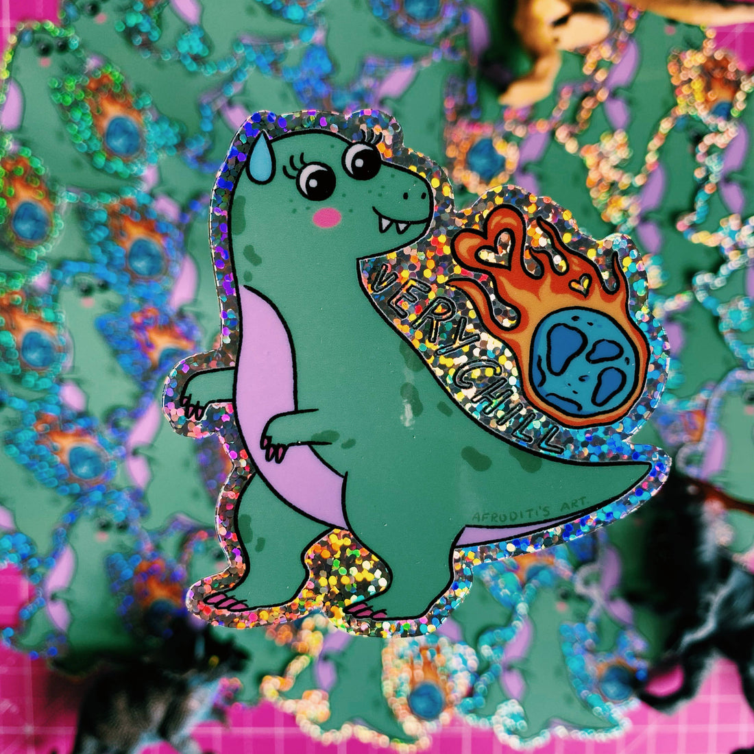 chill dinosaur klistermærke på laptop i hjemmekontor