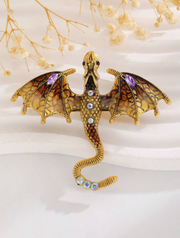 LILLA GULD DRAGE Broche, lilla og guldfarvet drage med udbredte vinger