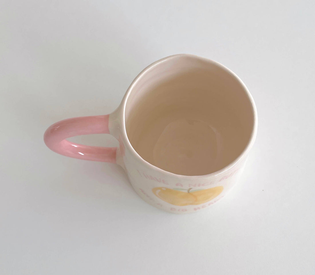 håndlavet keramik krus med ferskenmotiv