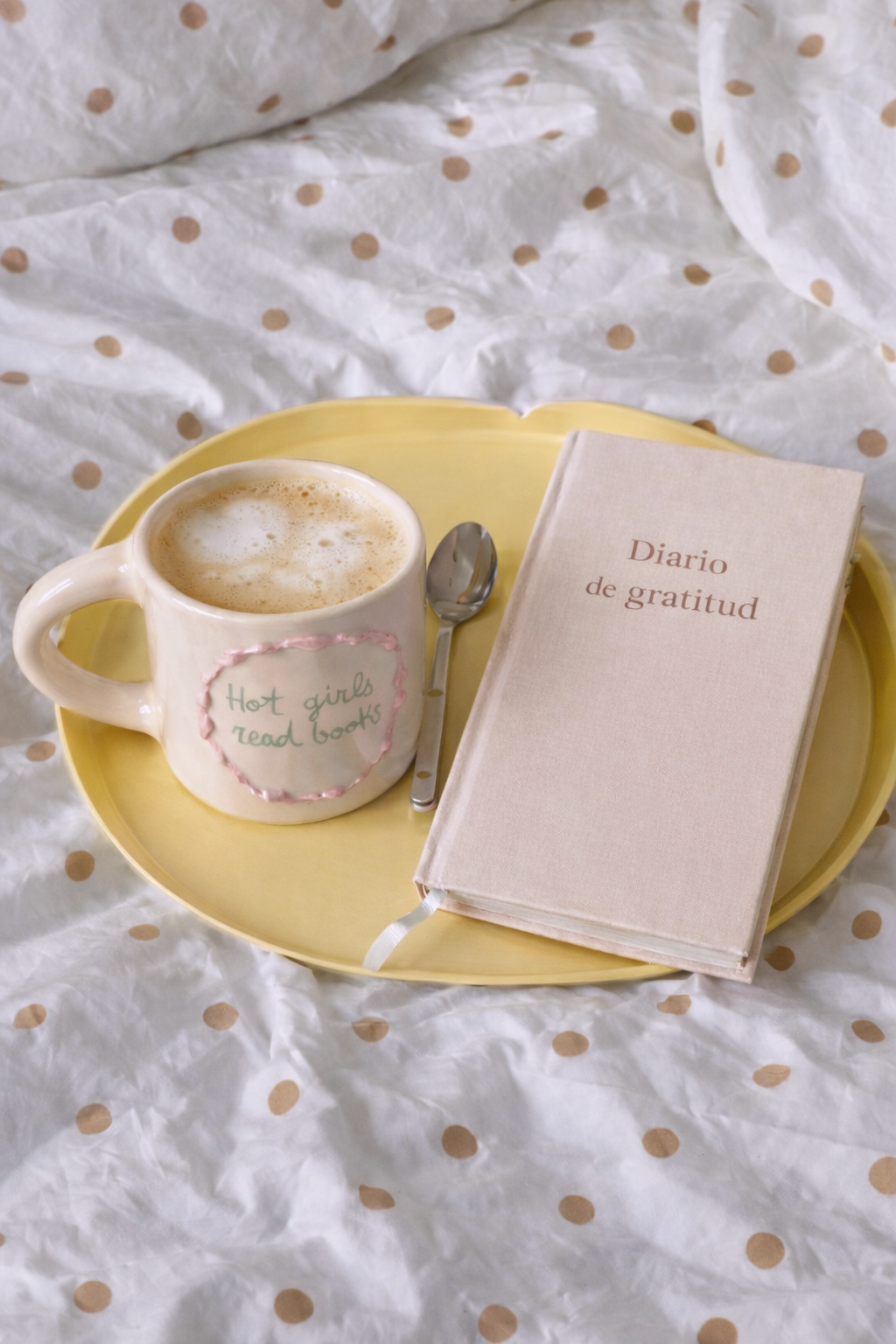 hot girls read books kop til te, kaffe og varm chokolade