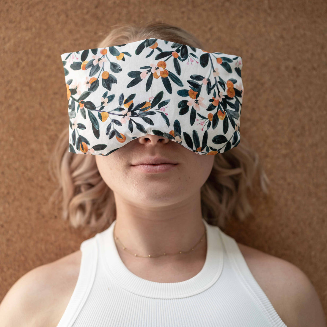 Øjenpude til savasana og afslapning i varme orange nuancer