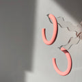 store hoop øreringe pink