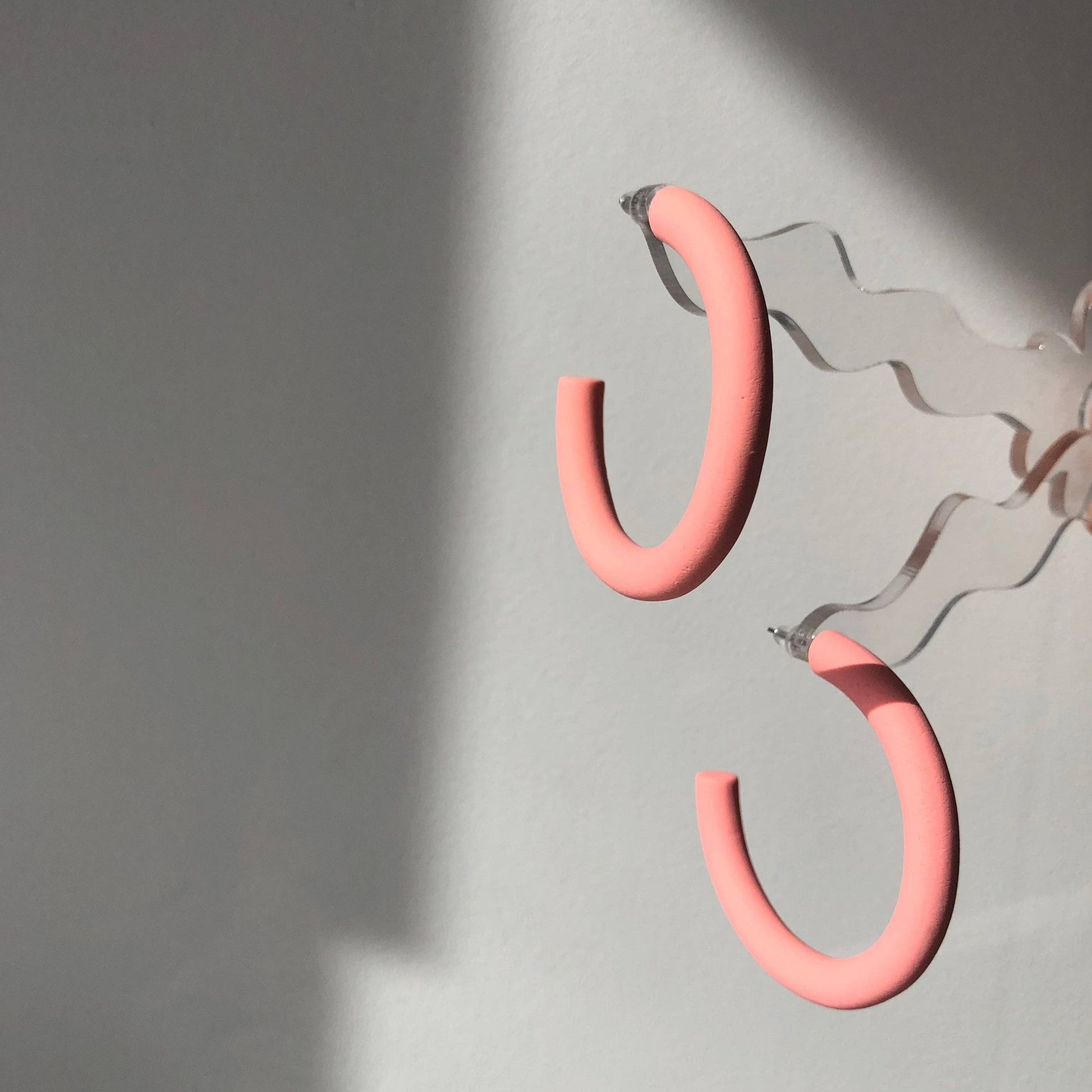 store hoop øreringe pink